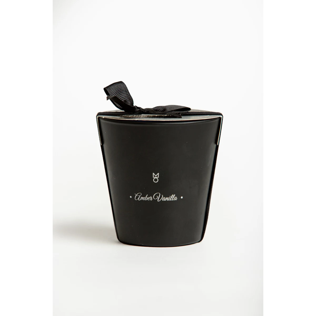 Manamo Amber Vanillla Candle  Black 160 gr