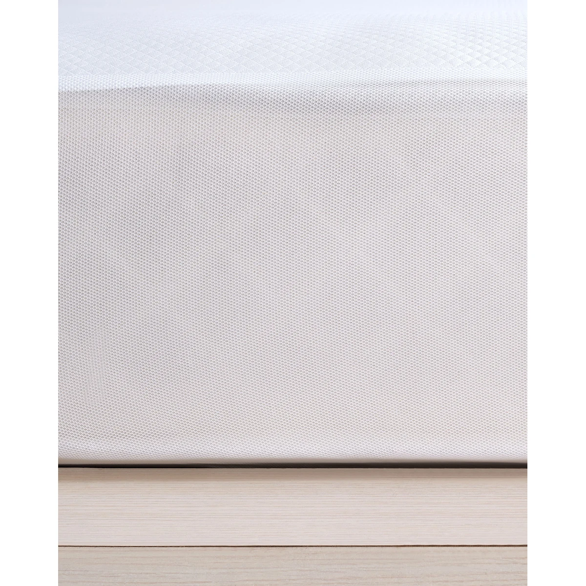 Manamo Diamond Waterproof Mattress Protector 180x200  